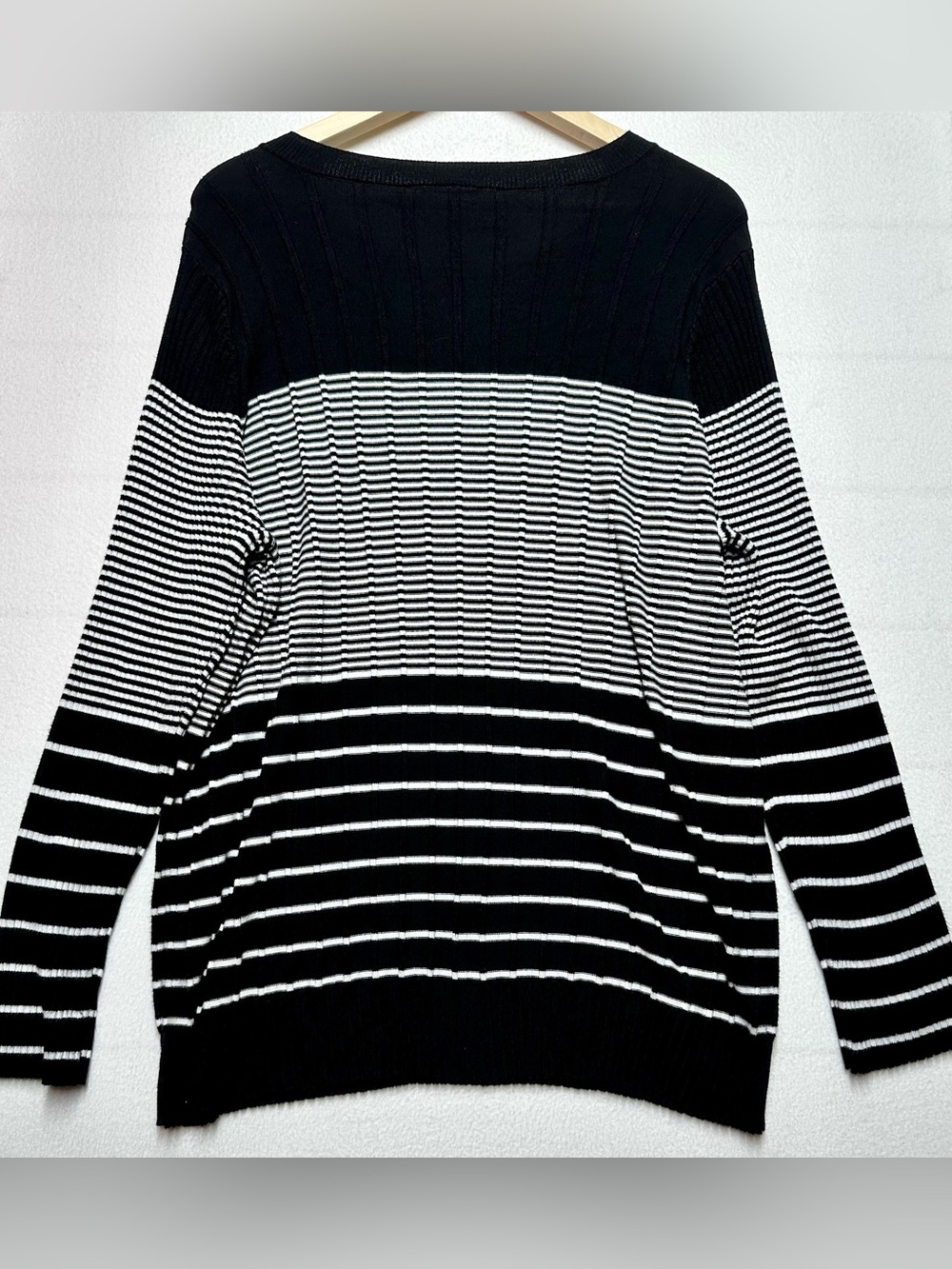 Lane Bryant 26/28 Black White Striped Ribbed Button Shoulder Sweater - Picture 4 of 5